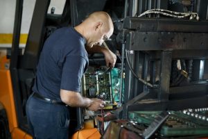 Questions to Ask When Hiring a Truck Repair Shop in Pacific WA